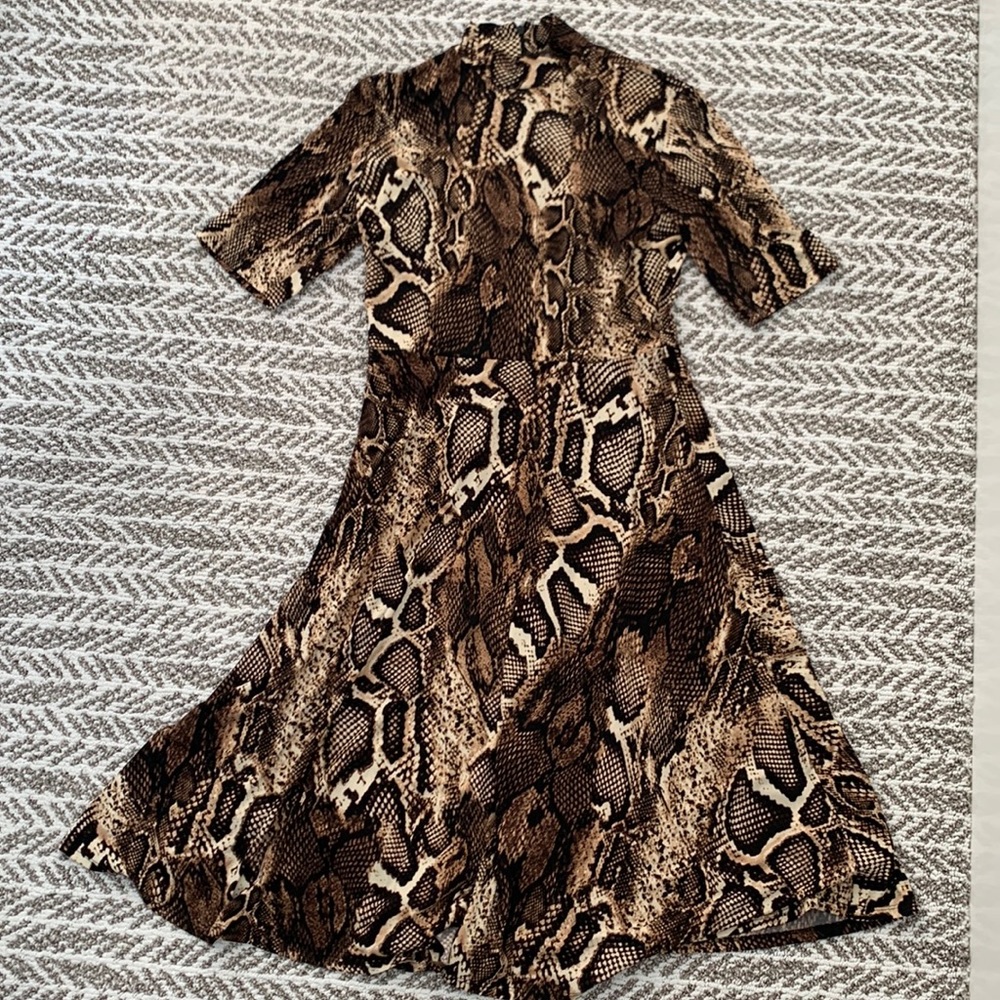 Donna Morgan Women's 3/4 Sleeve Mock Neck Snake Print Matte Jersey Dress